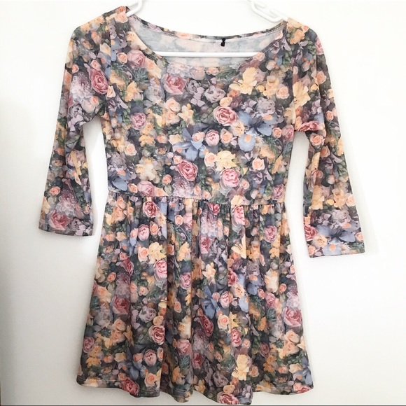 Floral peplum top - Picture 2 of 4